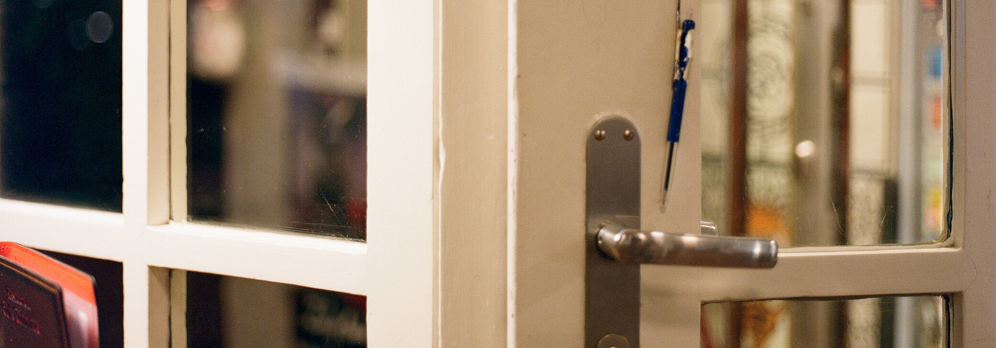 Eingangstüre zum Café Zähringer, Zürich